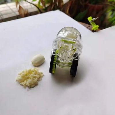 mini hachoir rouler sur le comptoir pour hacher