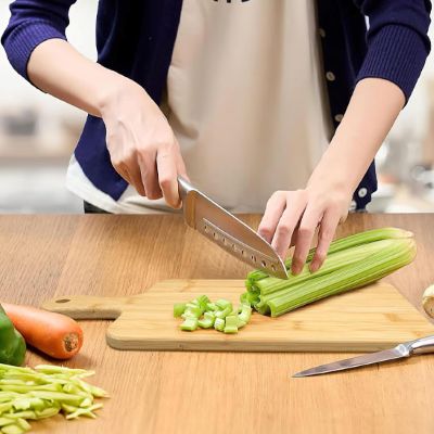 planche decouper bois cadeau pratique et élégant
