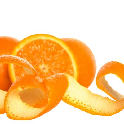 COMMENT PUIS-JE ÉPLUCHER UNE ORANGE SANS COUTEAU ?