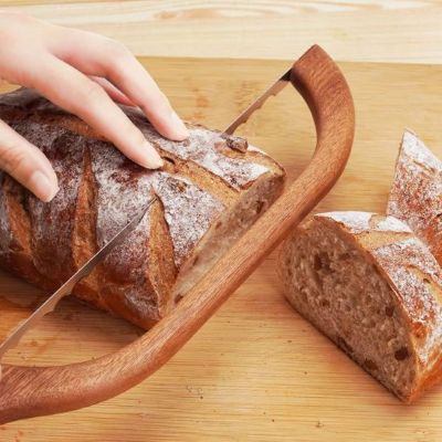 couteau à pain minimise les miettes