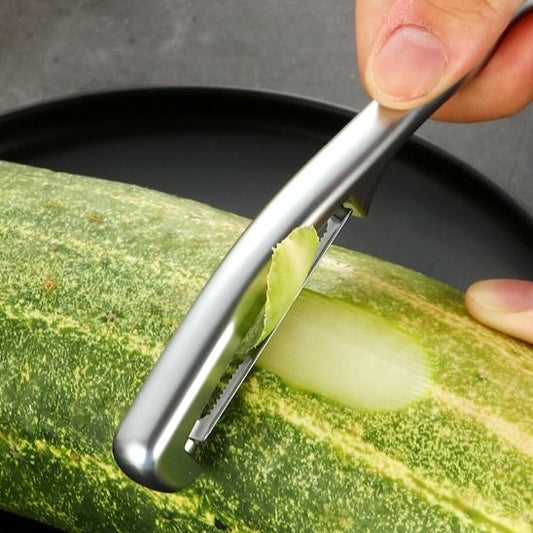 Économe Cuisine pour éplucher des courgettes