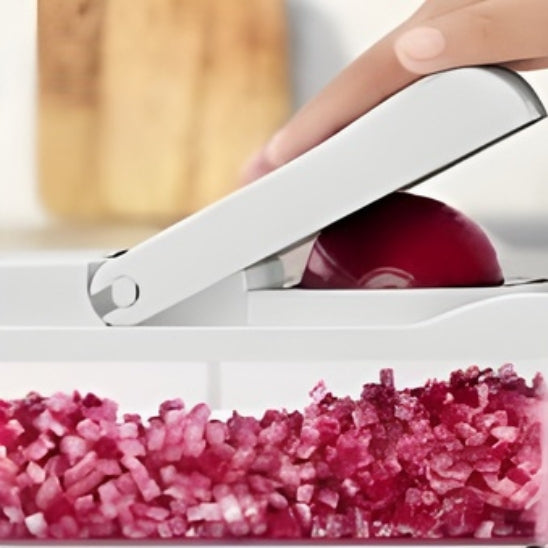 Mandoline Cuisine découper des oignons en dés