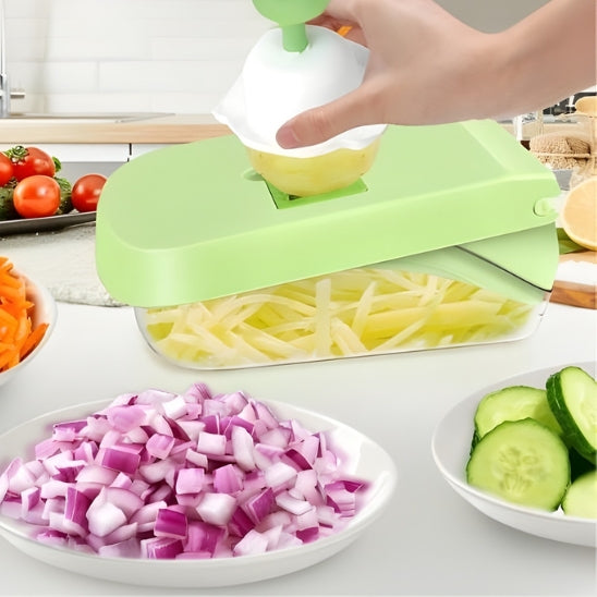 Mandoline Cuisine maman qui coupe ses légumes pour faire une soupe