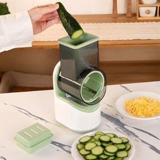 Mandoline Électrique maman qui tranche du concombre pour un tsaziki