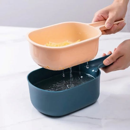 Mandoline munie d'un égouttoir pour laver les légumes coupés