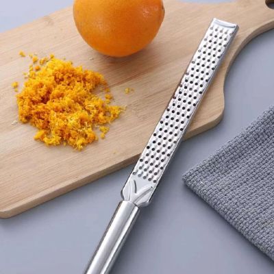 zesteur râper gingembre et muscade sans effort